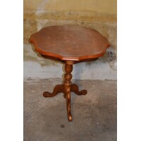 thumb-Mahoniehouten bijzettafeltje met inleg en driesprantpoot-1