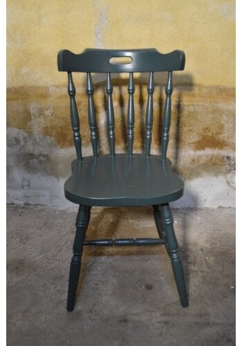 Ouderwetse houten keukenstoel 