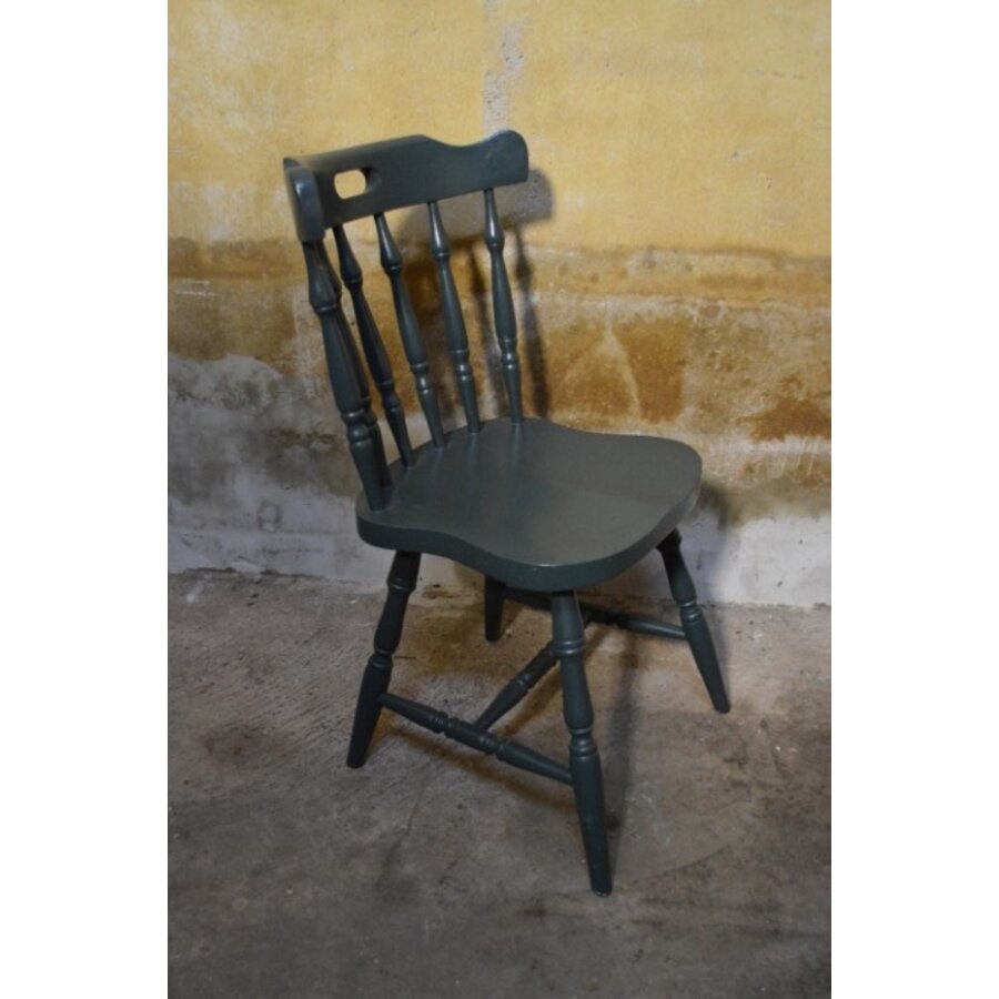 Ouderwetse houten keukenstoel in donkergrijze kleur-2