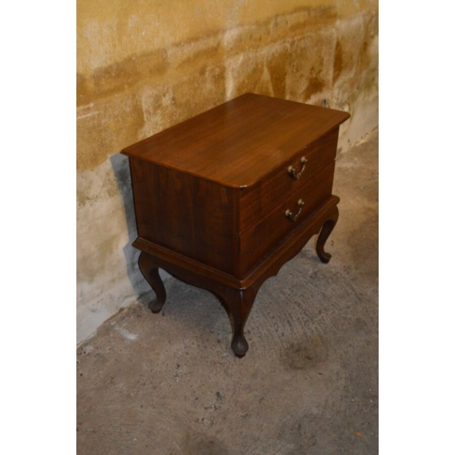 Elegant vintage mahonie Queen Anne nachtkastje met twee laden-1