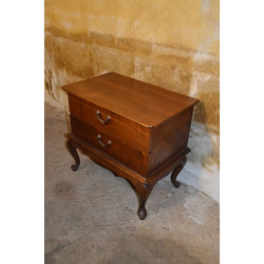 Elegant vintage mahonie Queen Anne nachtkastje met twee laden-3