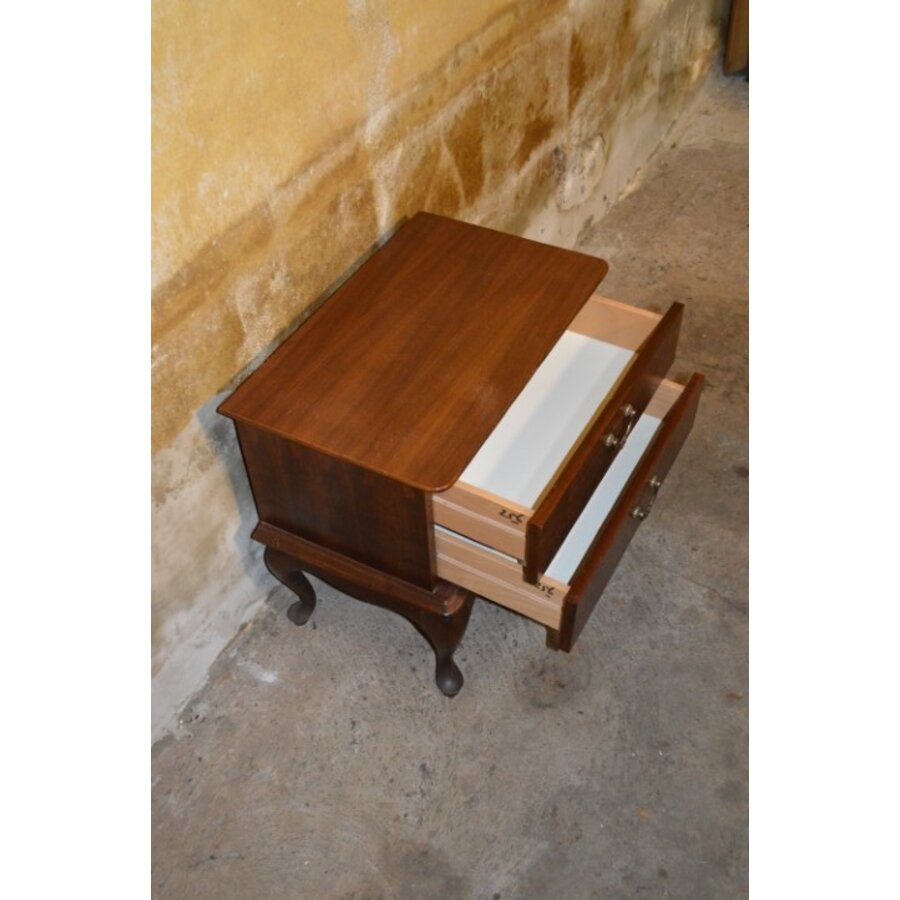 Elegant vintage mahonie Queen Anne nachtkastje met twee laden-6