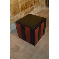 thumb-Vintage leren hocker / poef van rood en zwart leer met opbergruimte ca. 1960-2