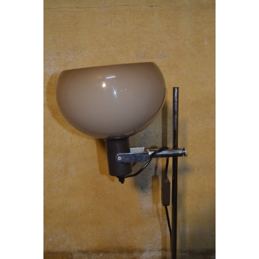 Retro vloerlamp met bruine mushroom acryl kap en verchroomde stang-8