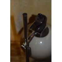 thumb-Retro vloerlamp met bruine mushroom acryl kap en verchroomde stang-9