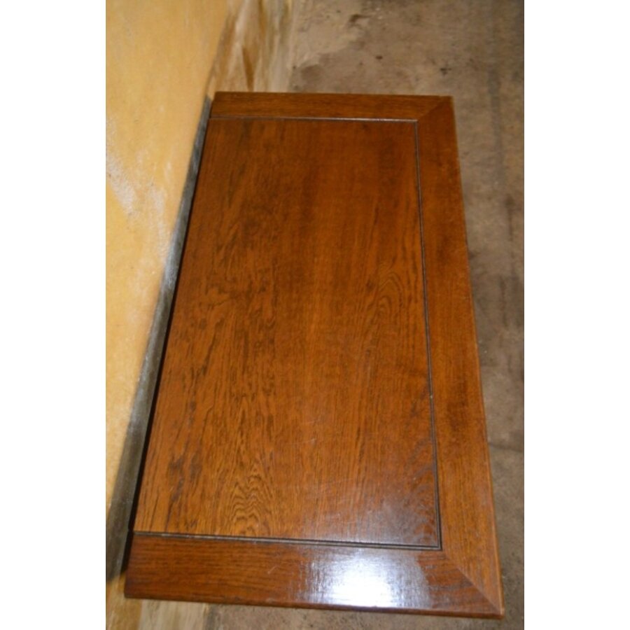 Klein donker eiken tv-kastje in mid-century stijl met lades-4