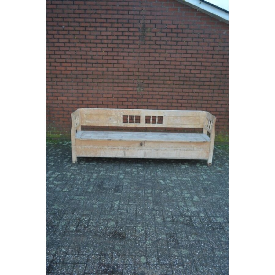 Lange antieke klepbank met arm- en rugleuningen-1