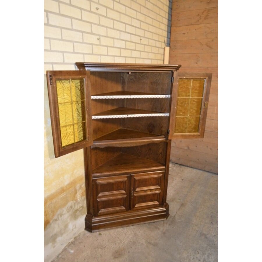 Donker eiken hoekkast met glas en deurtjes-5