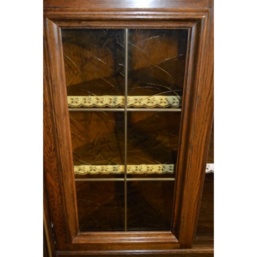 Donker eiken hoekkast met glas en deurtjes-6