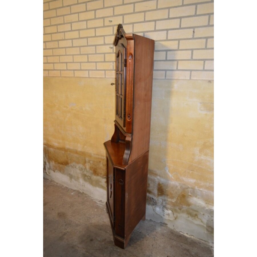 Klassieke houten vitrine hoekkast in Engelse stijl-4