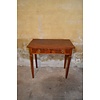LoodsVol, Tweedehands Mahonie Louis XVI bijzetafeltje met lade en taps toelopende poten