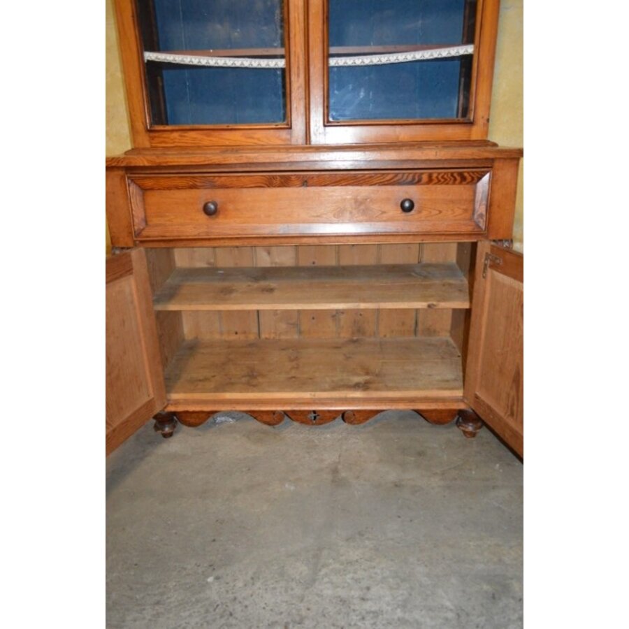 Massief grenen buffetkast rond 1920 – Tweedelig met glas-4