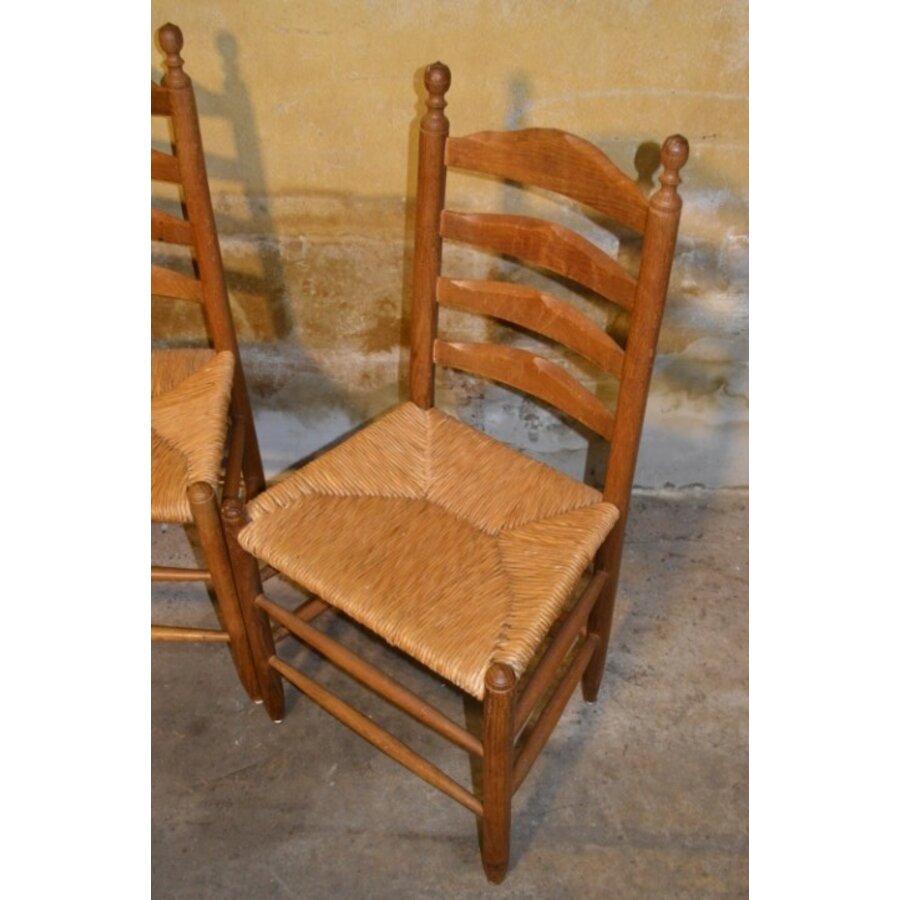 Set van 3 Oud Hollandse eiken knopstoelen met biezen zitting-4