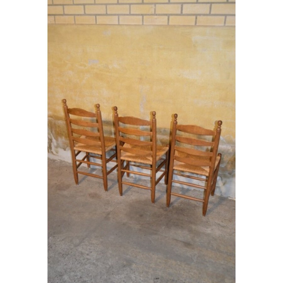Set van 3 Oud Hollandse eiken knopstoelen met biezen zitting-6