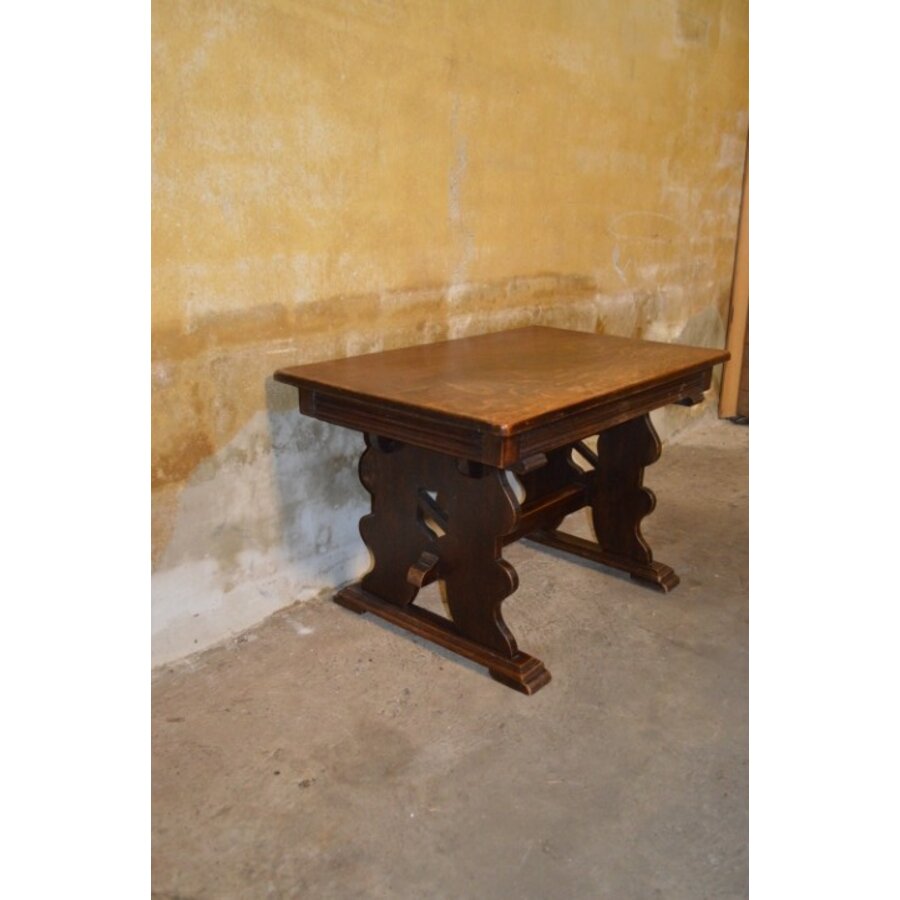 Antiek eiken salontafeltje met sledepoten en patina-1