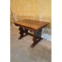 thumb-Antiek eiken salontafeltje met sledepoten en patina-3