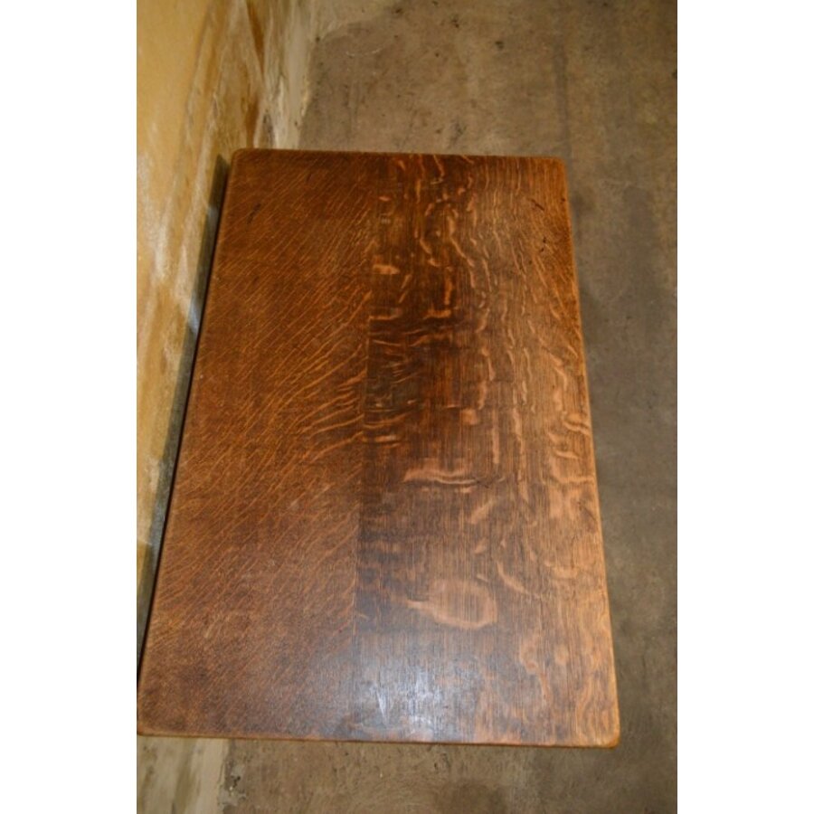 Antiek eiken salontafeltje met sledepoten en patina-4