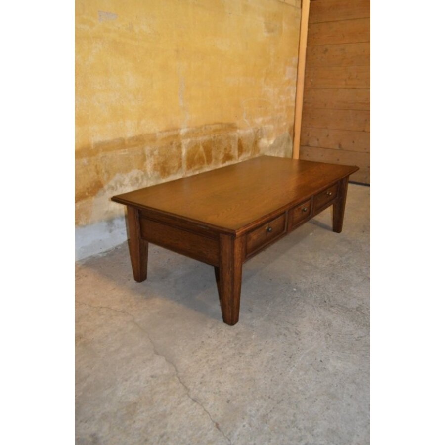Grote massief eiken salontafel met drie lades-1