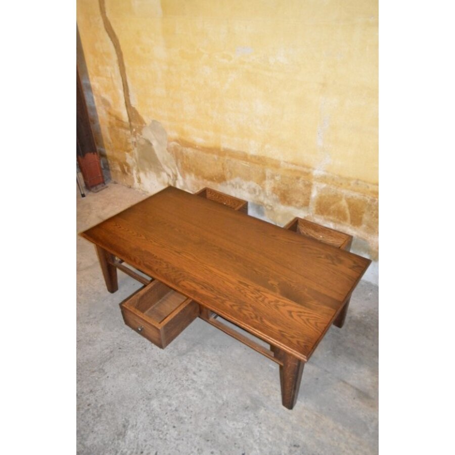 Grote massief eiken salontafel met drie lades-4