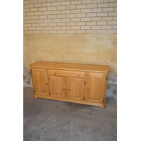 thumb-2. Lange titel  Tweedehands blank eiken dressoir met paneeldeurtjes en lade-2