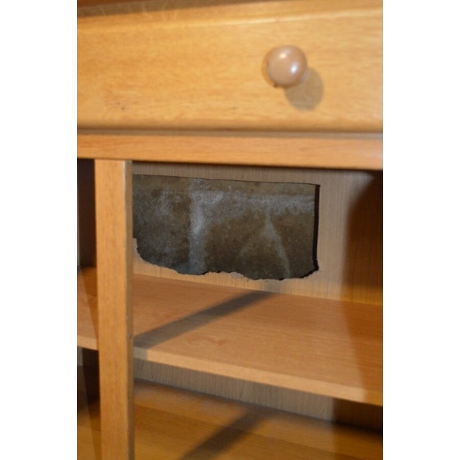 Tweedehands blank eiken dressoir met paneeldeurtjes en lade-5