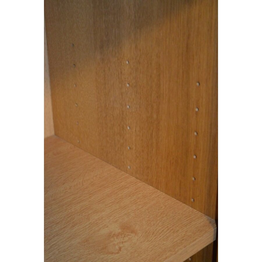 Tweedehands blank eiken dressoir met paneeldeurtjes en lade-6