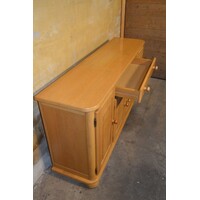 thumb-2. Lange titel  Tweedehands blank eiken dressoir met paneeldeurtjes en lade-7