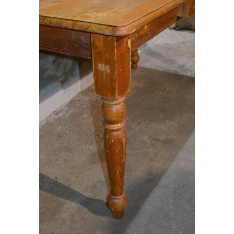 Geleefde massief grenen eettafel met lade, late jaren 60 / begin 70-7