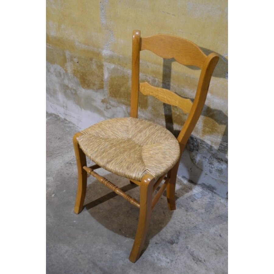 Hollands eikenhouten stoeltje uit de jaren 50 met biezen zitting-2