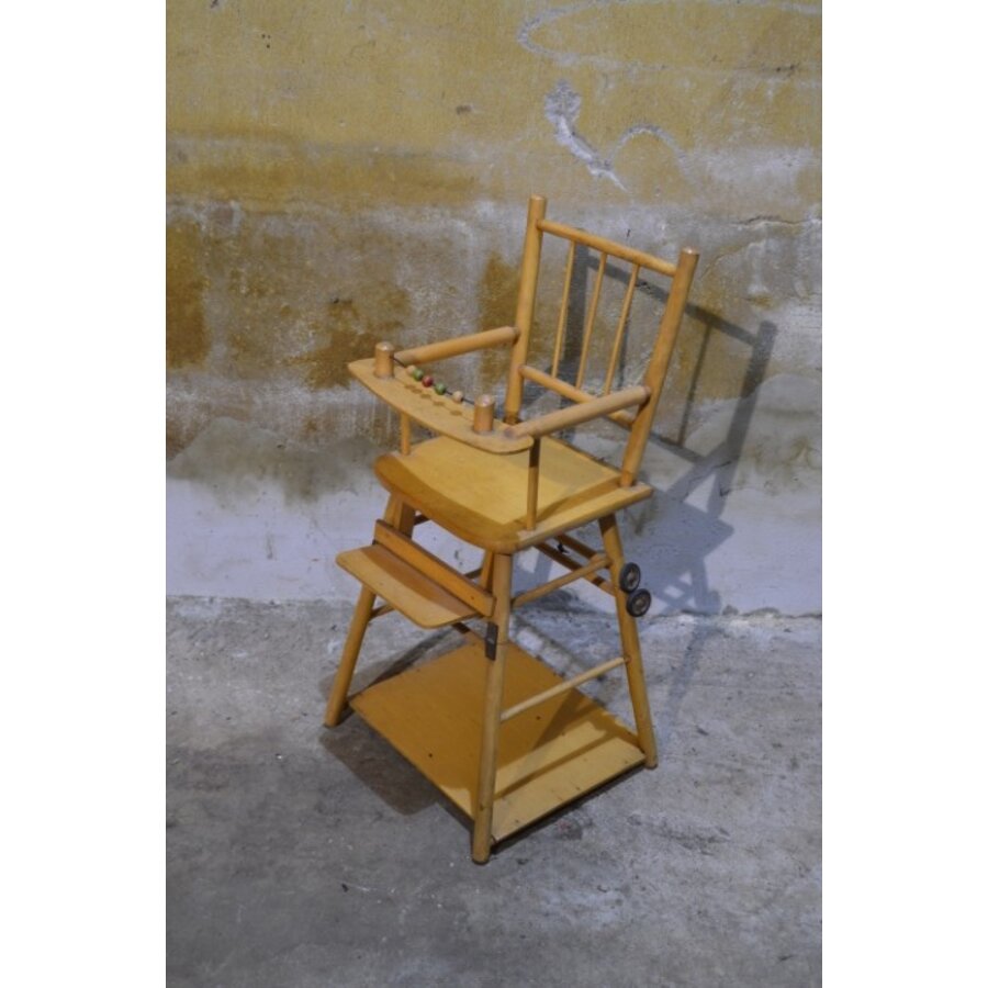 Midcentury poppen- of kinderstoel uit de jaren 50 met omklapbare tafel-2
