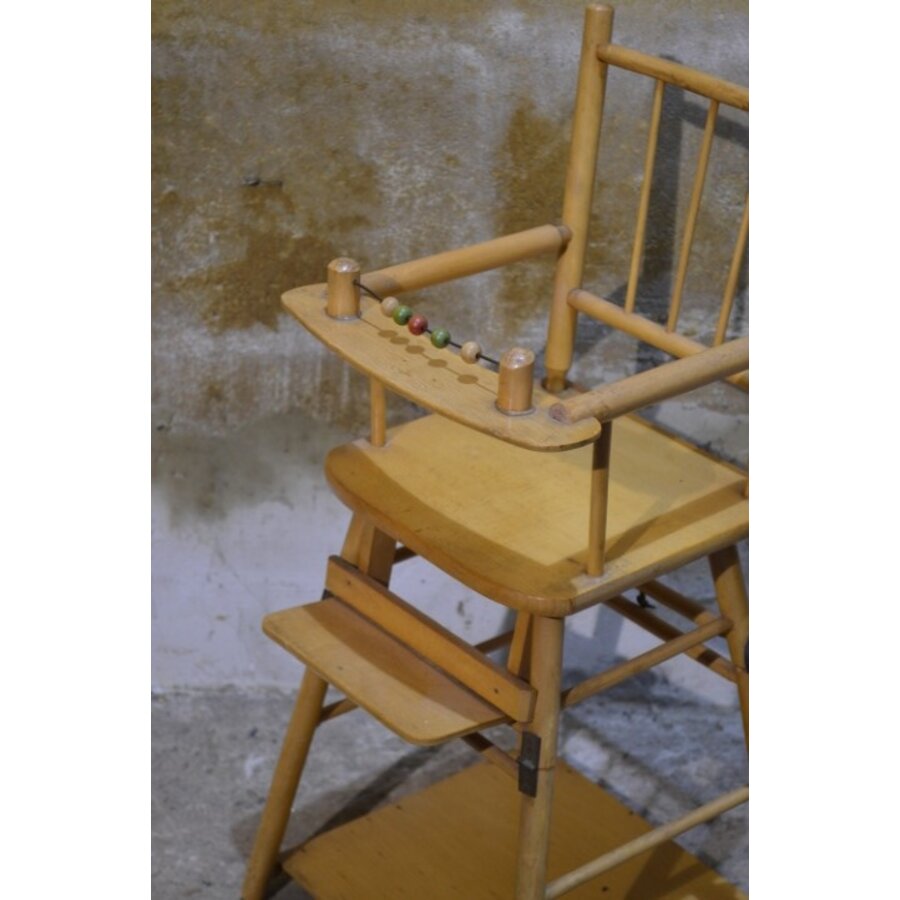 Midcentury poppen- of kinderstoel uit de jaren 50 met omklapbare tafel-3