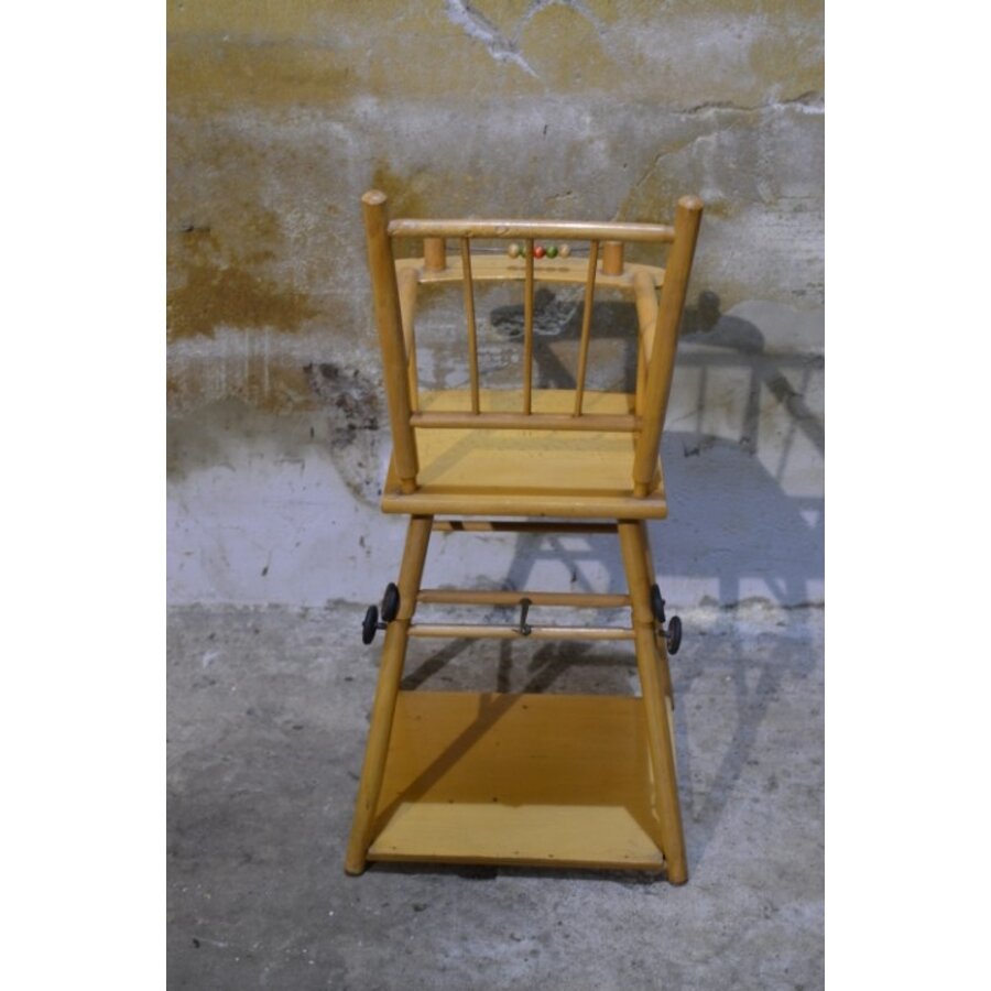 Midcentury poppen- of kinderstoel uit de jaren 50 met omklapbare tafel-4