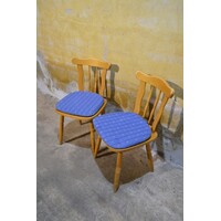 thumb-Set van 2 vintage beukenhouten caféstoelen met blauw kussen-2