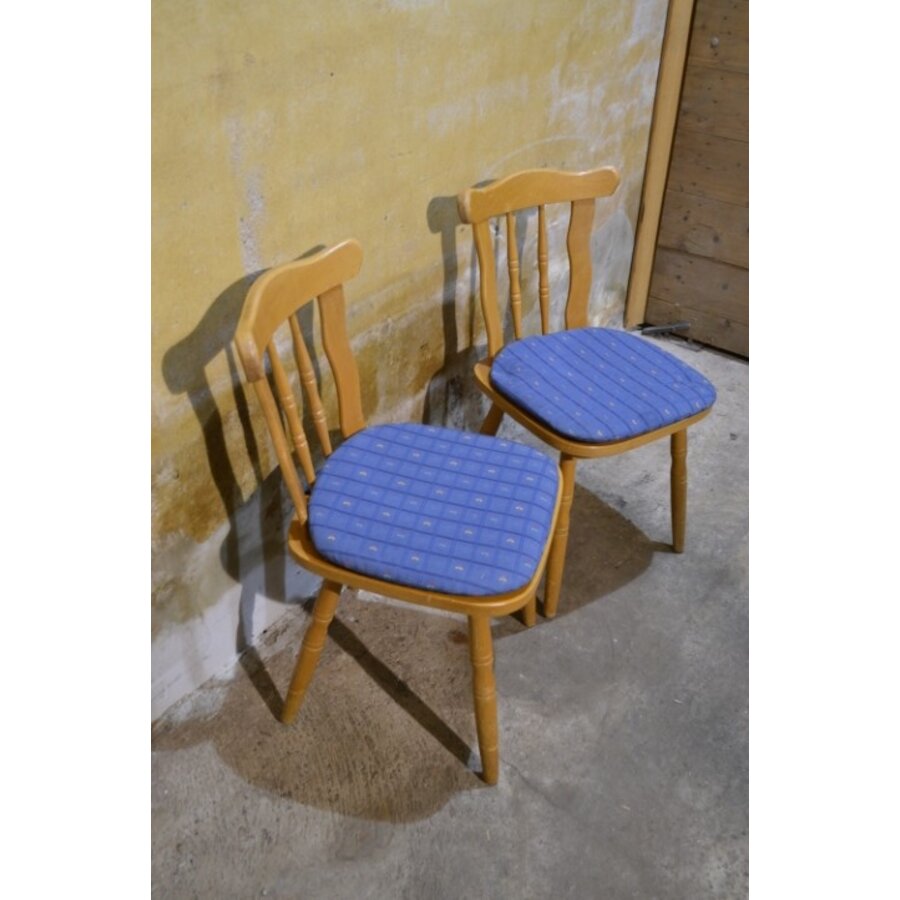 Set van 2 vintage beukenhouten caféstoelen met blauw kussen-3