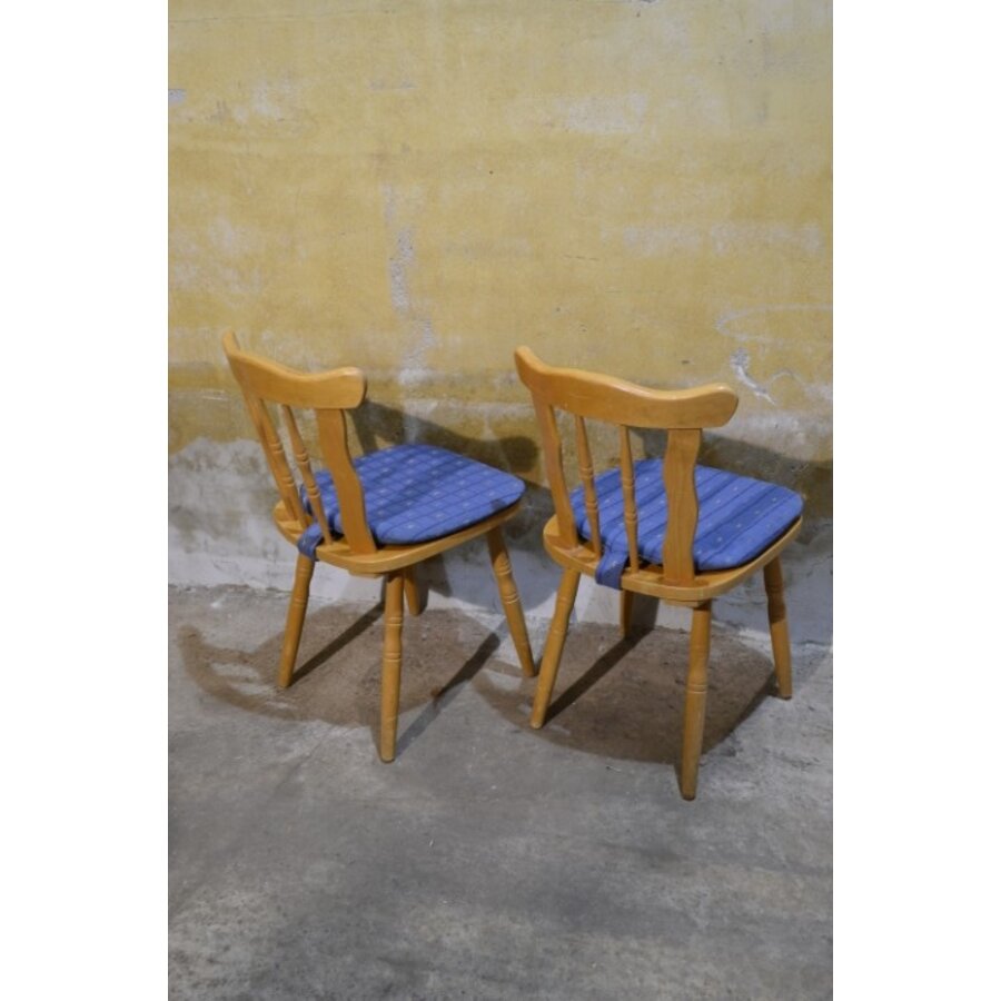 Set van 2 vintage beukenhouten caféstoelen met blauw kussen-4