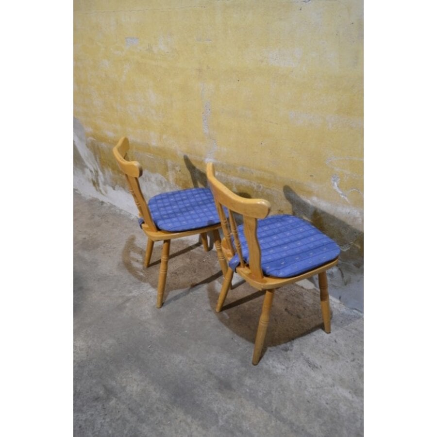 Set van 2 vintage beukenhouten caféstoelen met blauw kussen-5