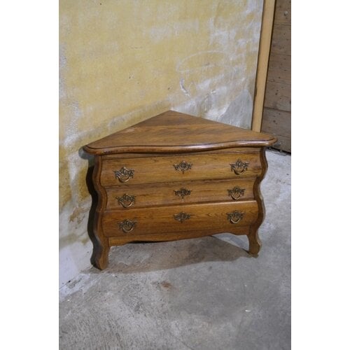 Barok hoek buikkastje 