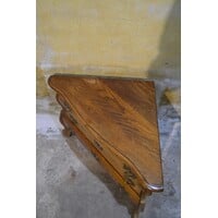 thumb-Barok hoek buikkastje met drie lades en messing grepen-3