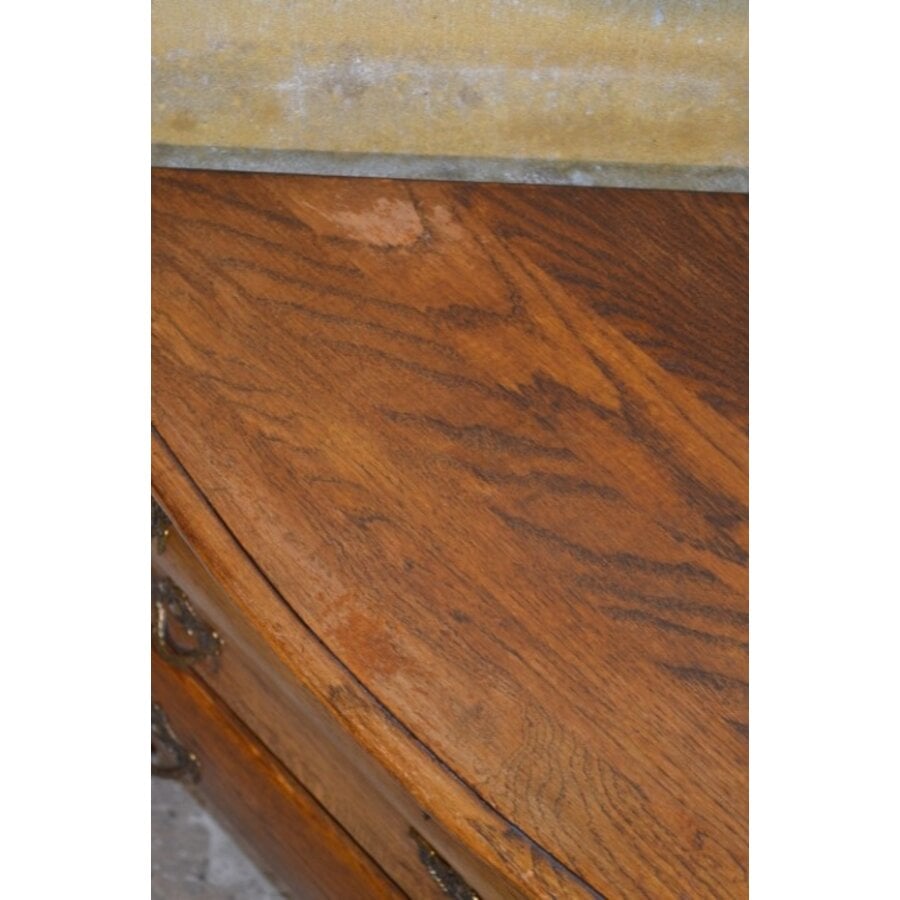 Barok hoek buikkastje met drie lades en messing grepen-4