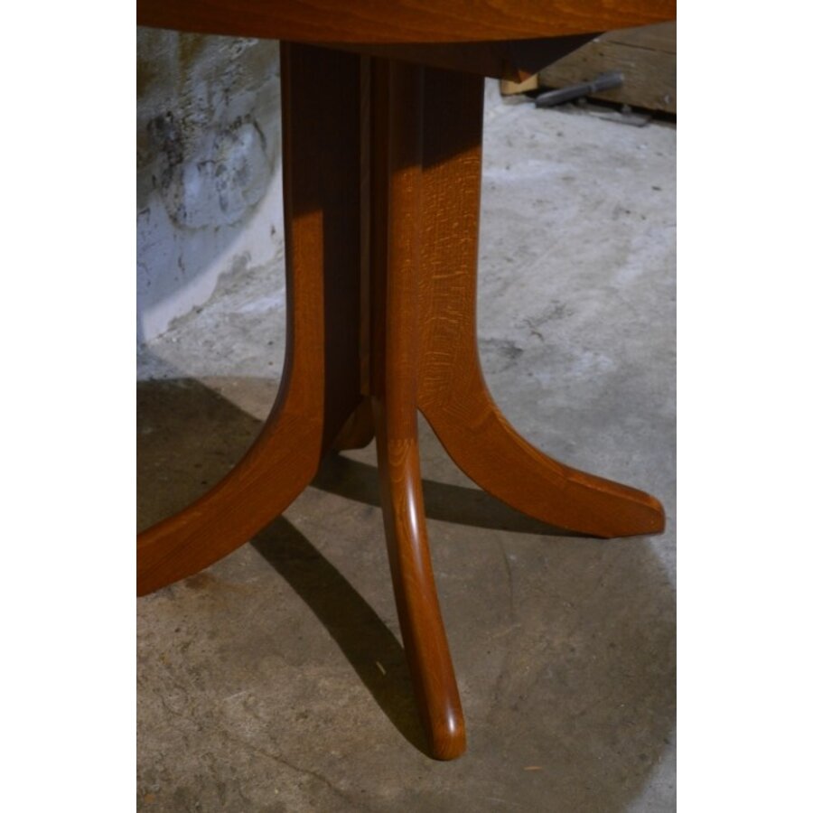 Ronde uitschuifbare eettafel van Engelse makelij met sterpoot-2