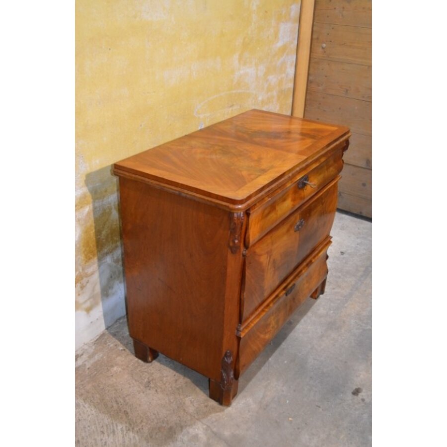 Antieke commode ca 1880 met drie laden en gefineerd.-1