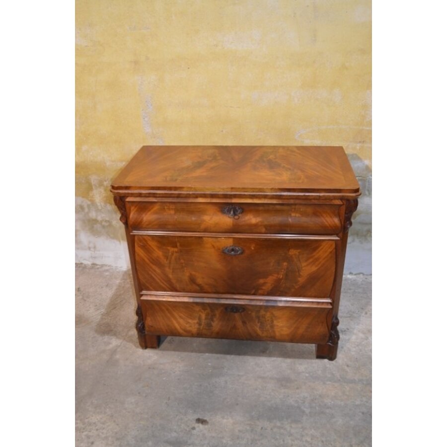 Antieke commode ca 1880 met drie laden en gefineerd.-2