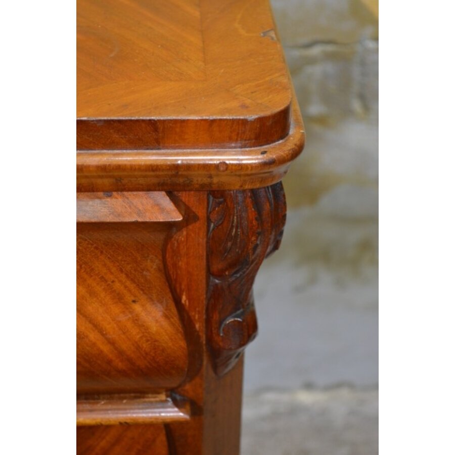 Antieke commode ca 1880 met drie laden en gefineerd.-4