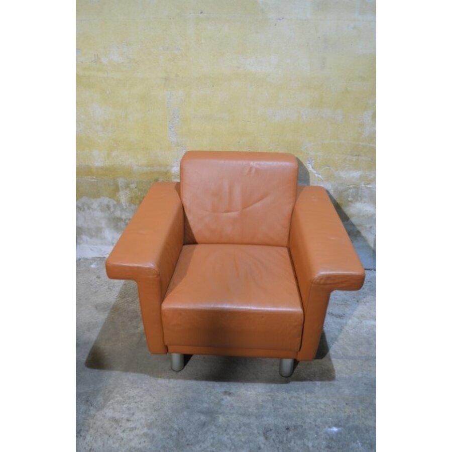Oranje leren design fauteuil met metalen pootjes-2