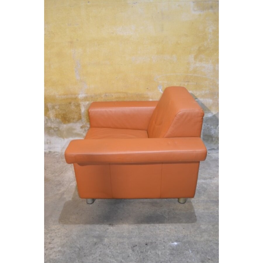 Oranje leren design fauteuil met metalen pootjes-5