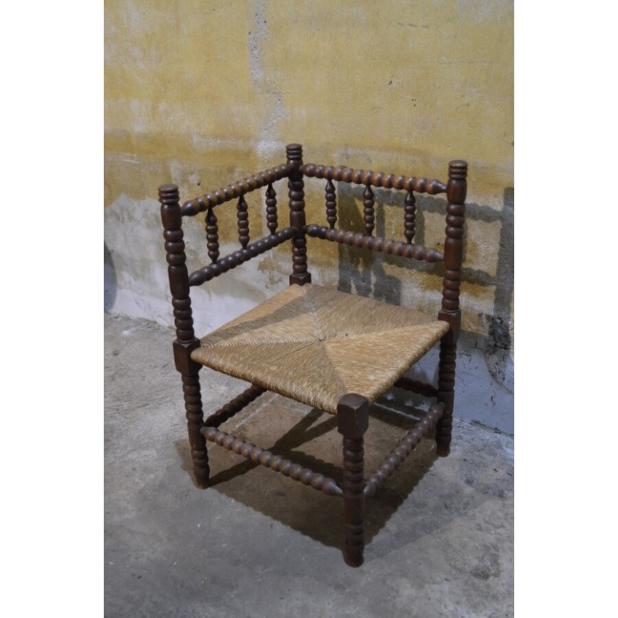 Klassieke Bobbin hoekstoel met verfijnd vlechtwerk – Spinnenkopstoel-2