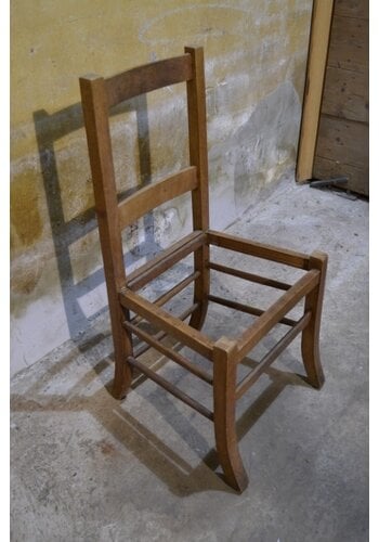 Houten kinderstoeltje circa 1920 