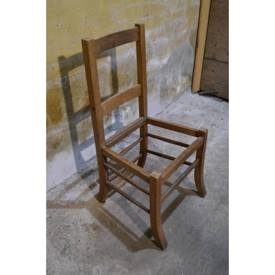 Antiek houten kinderstoeltje van massief beukenhout – circa 1920-1