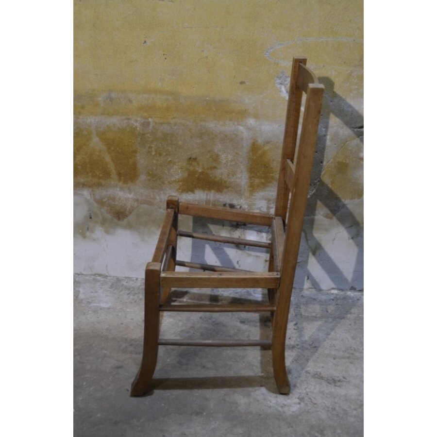 Antiek houten kinderstoeltje van massief beukenhout – circa 1920-4