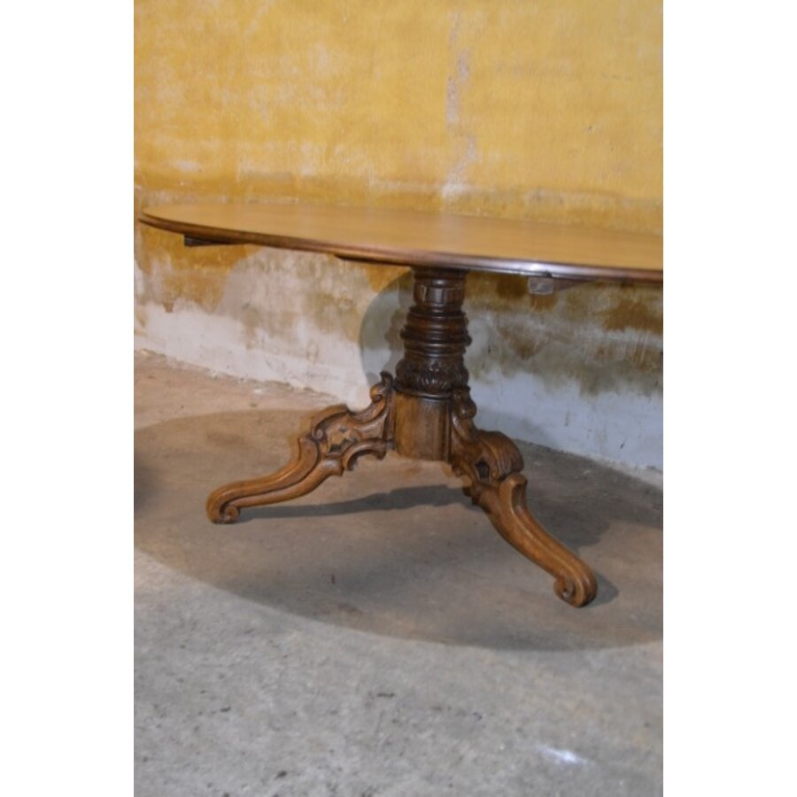 Antieke ovale salontafel met voet van van gesneden eikenhout-3